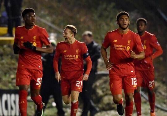 上演大四喜斩获金靴，法比奥当选中超官方第30轮最佳球员