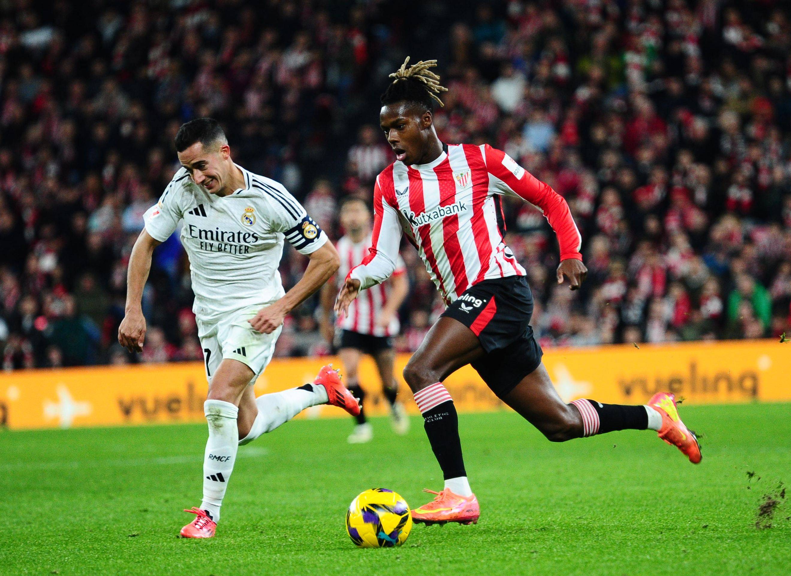 冠军捧杯时刻！这张合影里，有国乒三连冠的荣光，更有竞技体育的热血与温情！