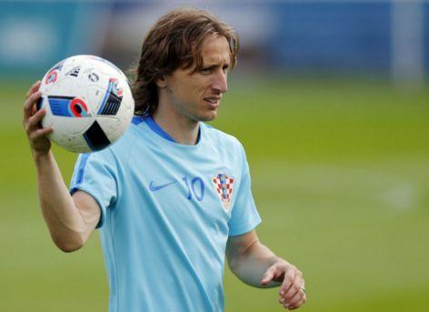 队报：利物浦中场莫顿加盟里昂转会费为1000万+500万欧